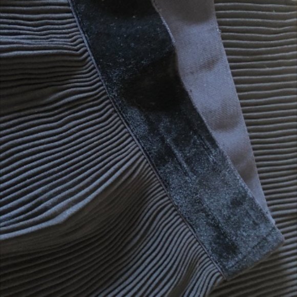 Zara Black Accordion Pleated Pants - Picture 2 of 4